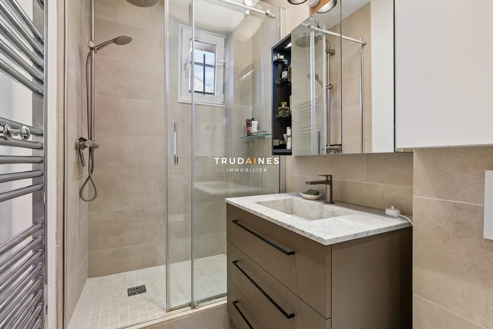 Appartement 2 pièces 43 m² rénové, rue Vaneau