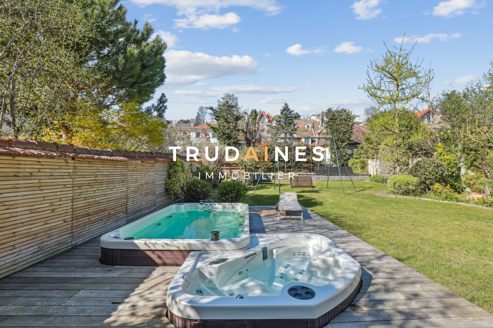 Demeure de 300 m² avec jardin, Vaucresson Centre