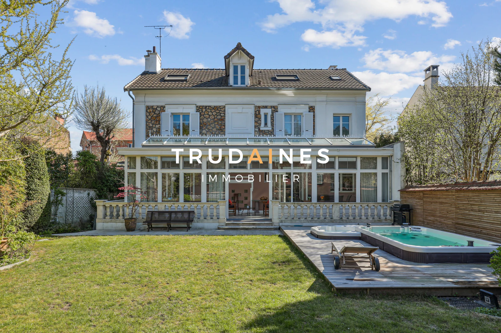 Demeure de 300 m² avec jardin, Vaucresson Centre